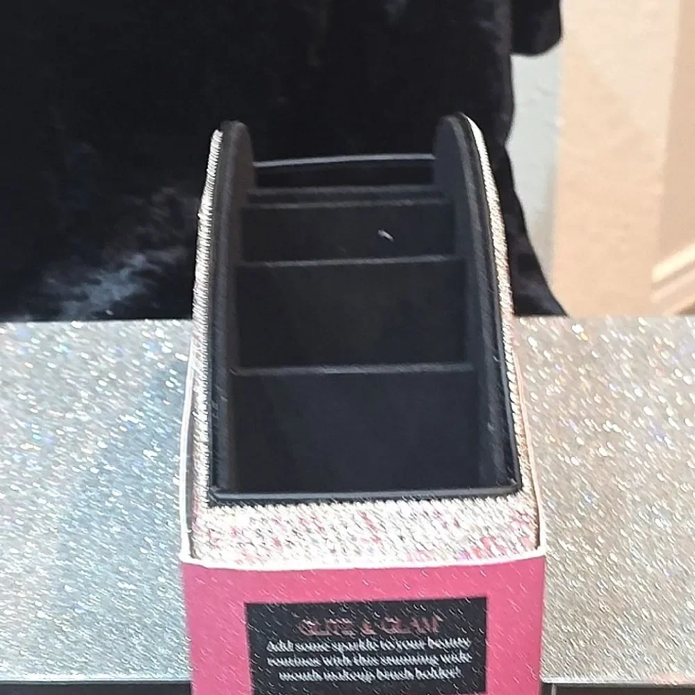 Glitz & Glam new see